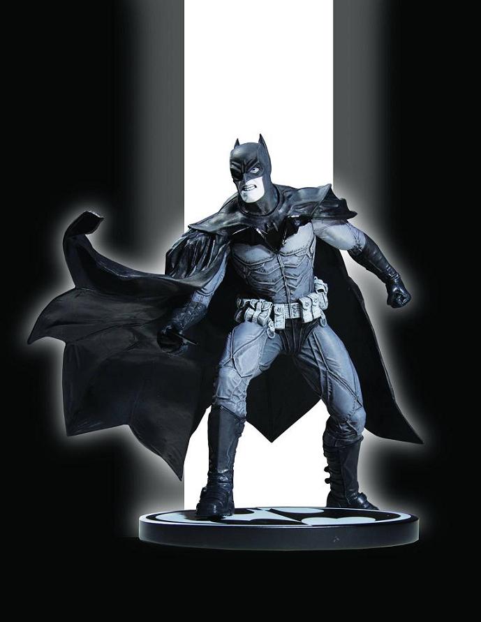 BATMAN BLACK AND WHITE STATUE LEE BERMEJO